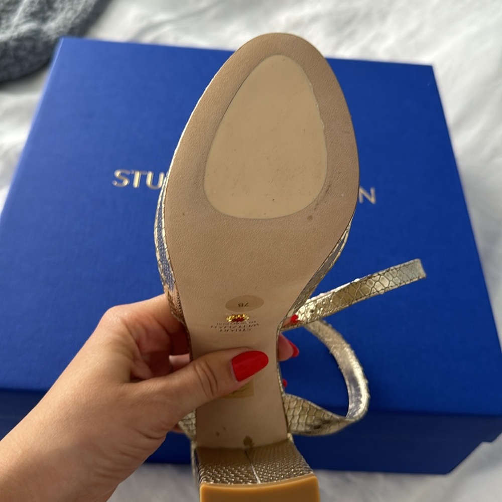 Stuart Weitzman - Picture 4 of 7